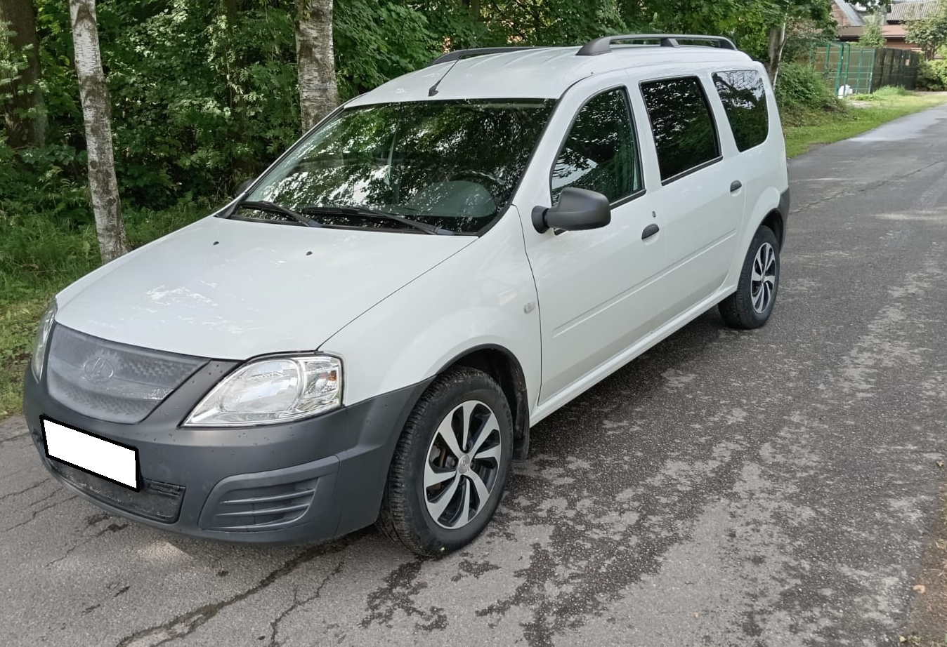 Аренда lada largus эконом класса 2020 года в городе Москва Старая Деревня от 2400 руб./сутки, передний привод, двигатель: бензин, объем 1.6 литров, ОСАГО (Впишу в полис), без водителя, недорого - RentRide