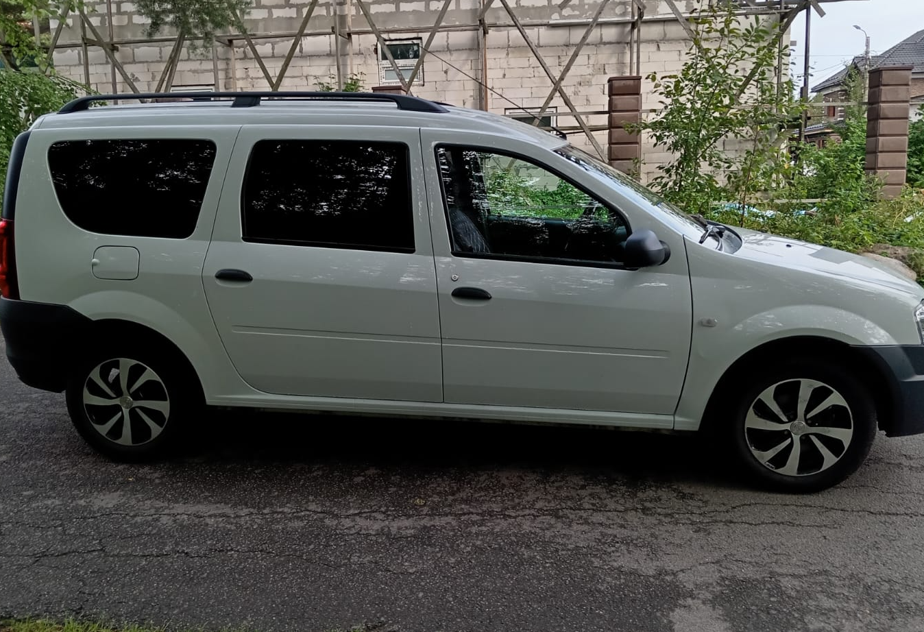 Аренда lada largus эконом класса 2020 года в городе Москва Старая Деревня от 2400 руб./сутки, передний привод, двигатель: бензин, объем 1.6 литров, ОСАГО (Впишу в полис), без водителя, недорого, вид 5 - RentRide