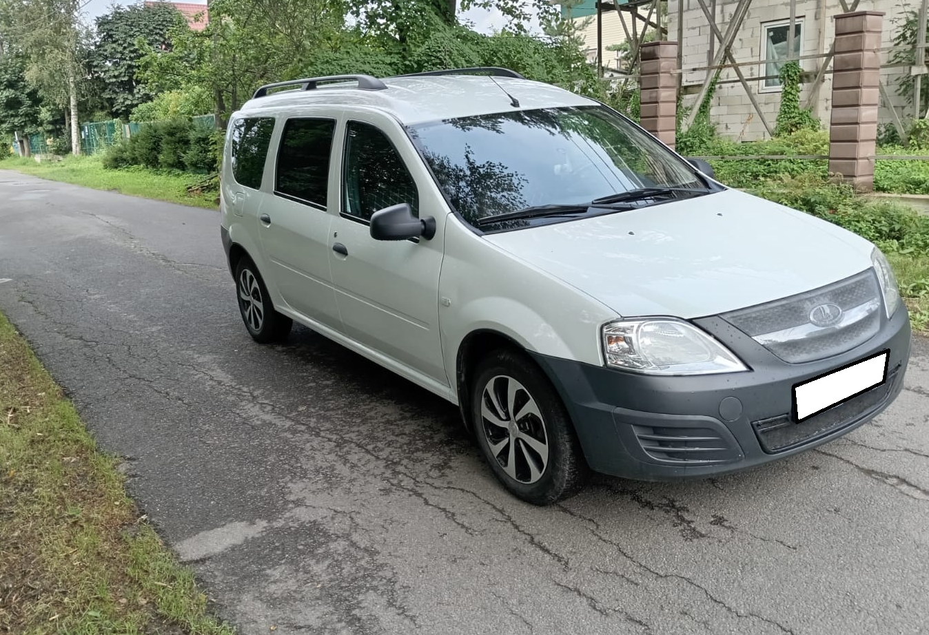 Аренда lada largus эконом класса 2020 года в городе Москва Старая Деревня от 2400 руб./сутки, передний привод, двигатель: бензин, объем 1.6 литров, ОСАГО (Впишу в полис), без водителя, недорого, вид 2 - RentRide