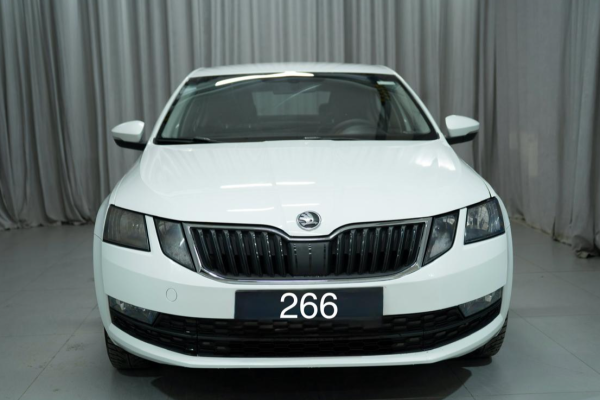 Прокат авто skoda octavia эконом класса 2019 года в городе Москва Яхромская от 1900 руб./сутки, передний привод, двигатель: бензин, объем 1.6 литров, ОСАГО (Мультидрайв), без водителя, недорого - RentRide