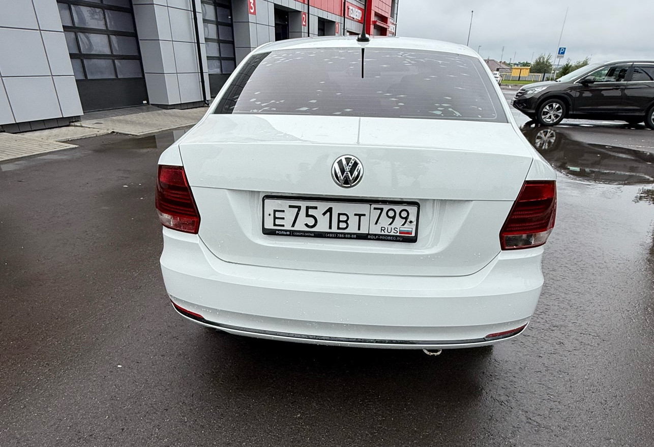 Аренда volkswagen polo эконом класса 2017 года в городе Москва Алтуфьево от 2400 руб./сутки, передний привод, двигатель: бензин, объем 1.6 литров, ОСАГО (Мультидрайв), без водителя, недорого, вид 4 - RentRide