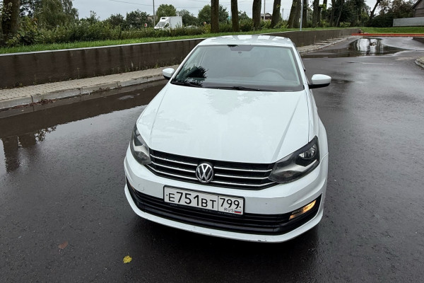 Прокат авто volkswagen polo эконом класса 2017 года в городе Москва Алтуфьево от 2400 руб./сутки, передний привод, двигатель: бензин, объем 1.6 литров, ОСАГО (Мультидрайв), без водителя, недорого - RentRide