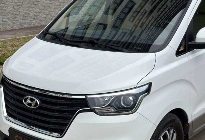 Аренда hyundai h-1 комфорт класса 2021 года в городе Москва от 7800 руб./сутки, задний привод, двигатель: дизель, объем 2.5 литров, ОСАГО (Мультидрайв), без водителя, недорого, вид 2 - RentRide