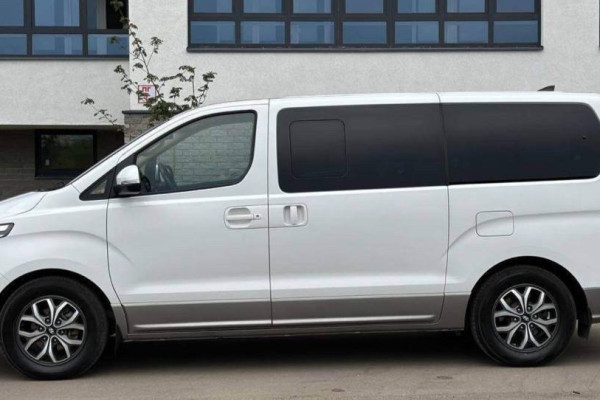 Прокат авто hyundai h-1 комфорт класса 2021 года в городе Нижний Новгород от 7800 руб./сутки, задний привод, двигатель: дизель, объем 2.5 литров, ОСАГО (Мультидрайв), без водителя, недорого - RentRide