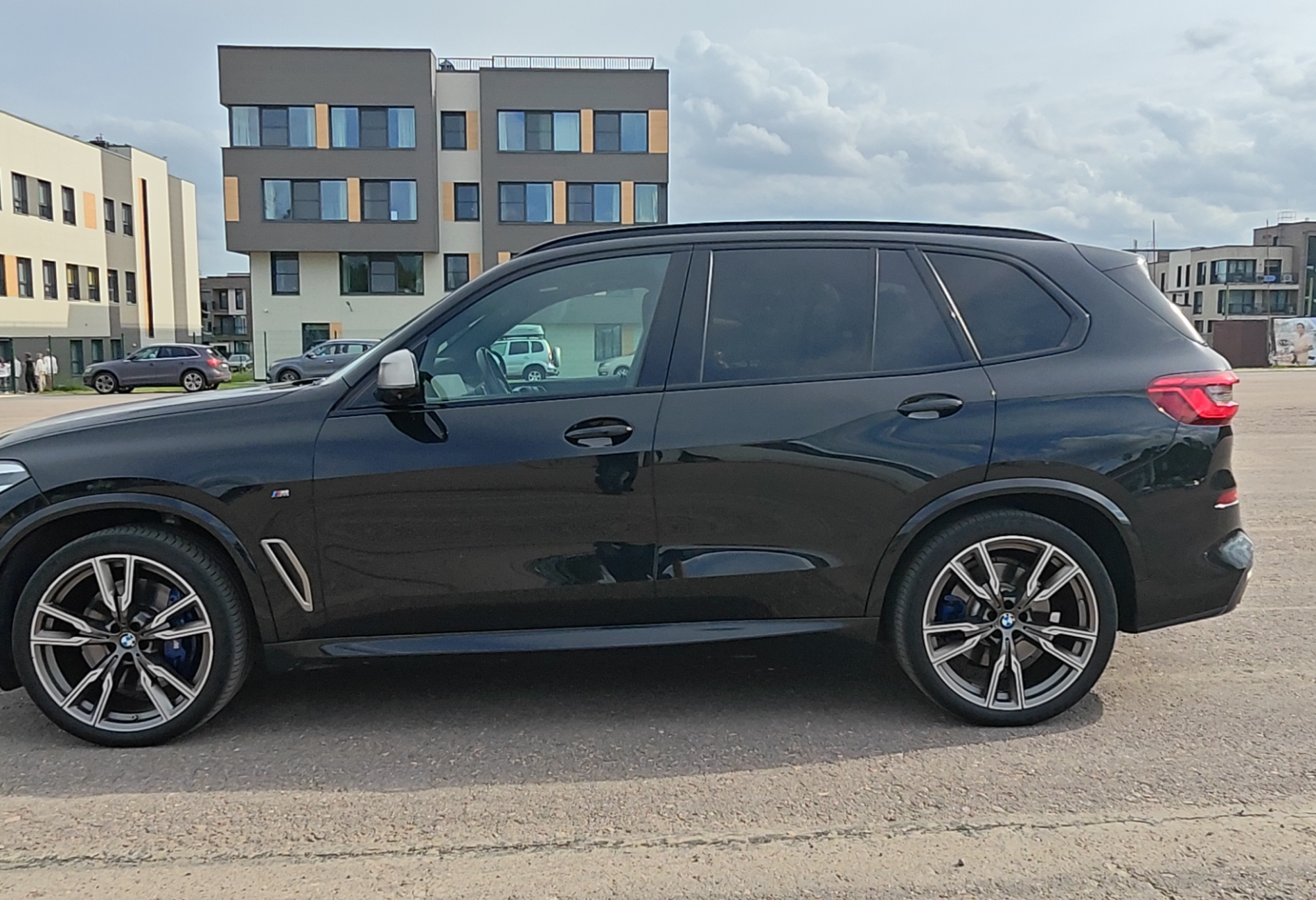 Аренда bmw x5 премиум класса 2019 года в городе Москва Озерки от 17600 руб./сутки, полный привод, двигатель: дизель, объем 3 литра, каско (Мультидрайв), ОСАГО (Мультидрайв), без водителя, недорого, вид 3 - RentRide