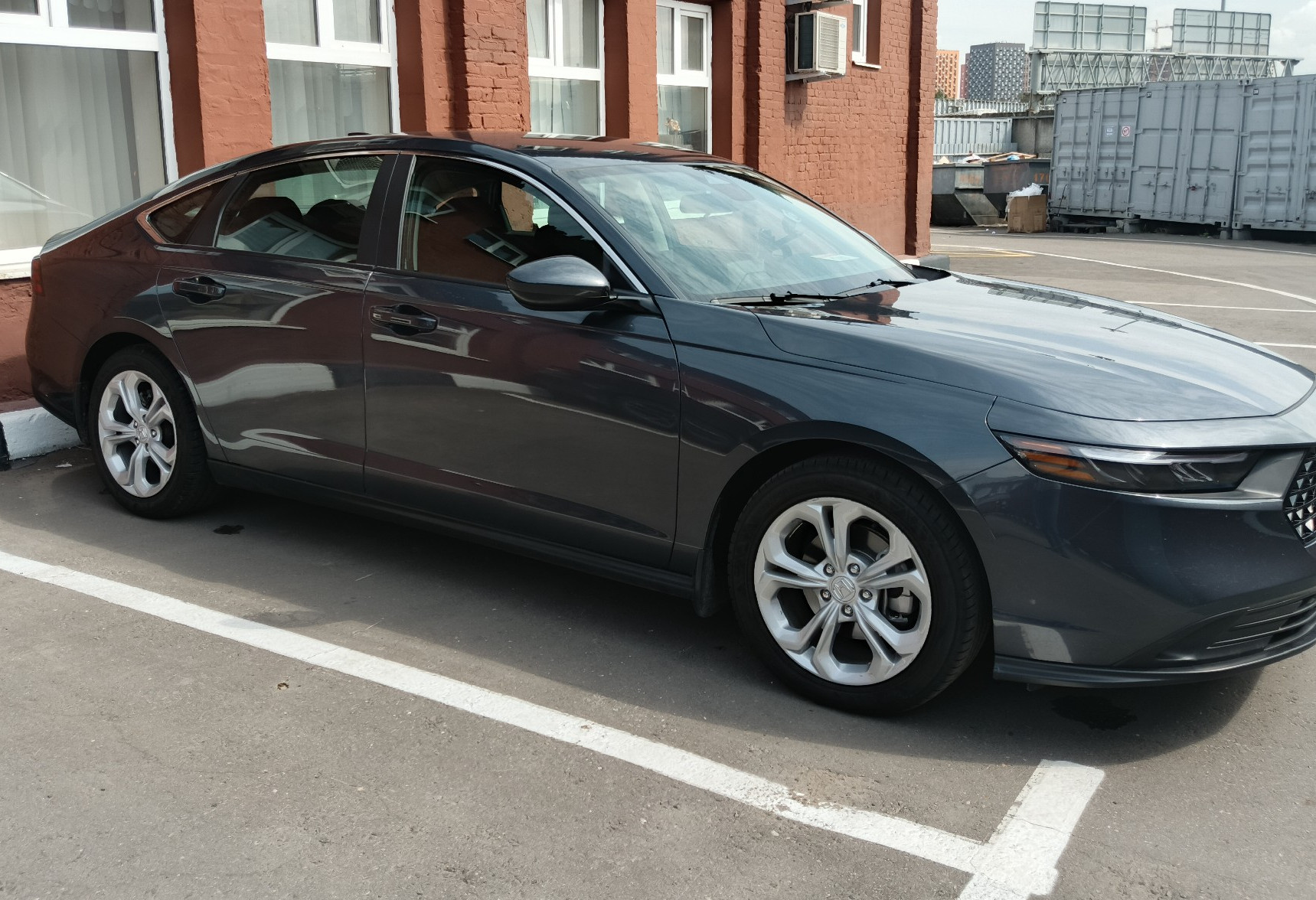 Аренда honda accord бизнес класса 2024 года в городе Москва Волгоградский проспект от 5200 руб./сутки, передний привод, двигатель: бензин, объем 1.5 литров, ОСАГО (Мультидрайв), без водителя, недорого, вид 2 - RentRide