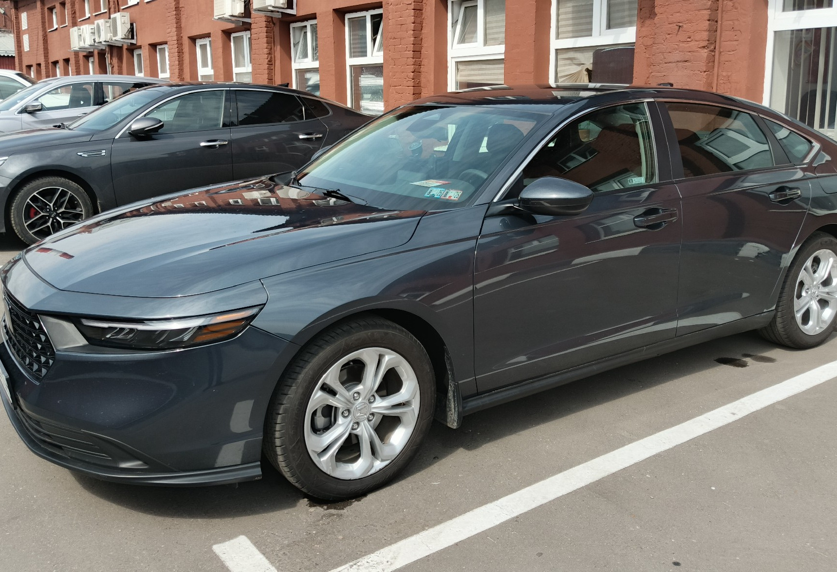 Аренда honda accord бизнес класса 2024 года в городе Москва Волгоградский проспект от 5200 руб./сутки, передний привод, двигатель: бензин, объем 1.5 литров, ОСАГО (Мультидрайв), без водителя, недорого, вид 3 - RentRide