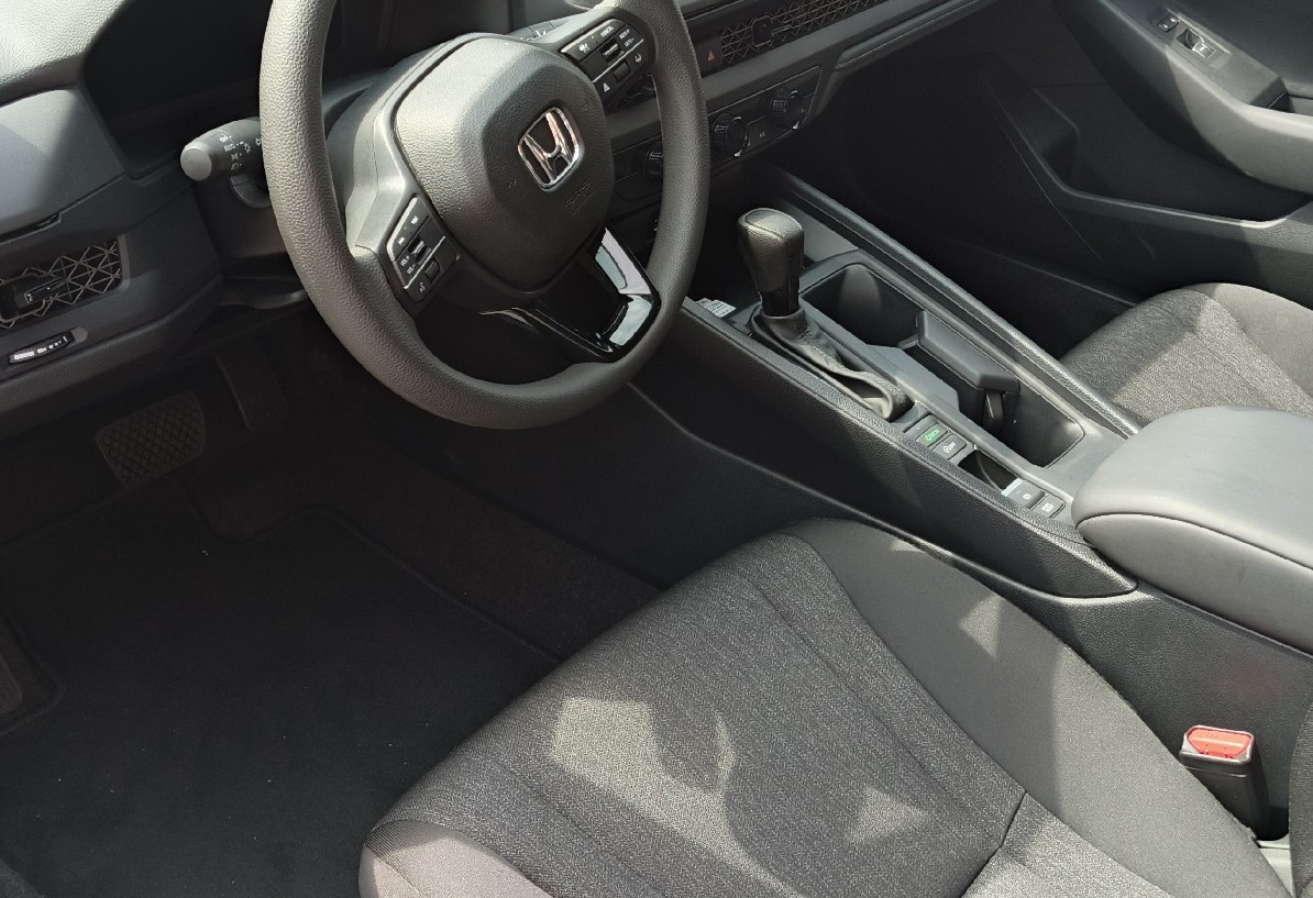 Аренда honda accord бизнес класса 2024 года в городе Москва Волгоградский проспект от 5200 руб./сутки, передний привод, двигатель: бензин, объем 1.5 литров, ОСАГО (Мультидрайв), без водителя, недорого, вид 4 - RentRide