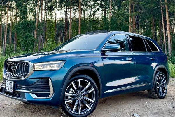 Прокат авто geely monjaro бизнес класса 2023 года в городе Екатеринбург от 5600 руб./сутки, полный привод, двигатель: бензин, объем 2 литра, ОСАГО (Впишу в полис), без водителя, недорого - RentRide