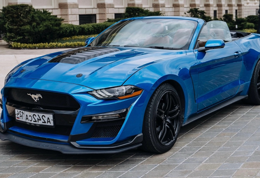 Аренда ford mustang премиум класса 2019 года в городе Москва от 10000 руб./сутки, задний привод, двигатель: бензин, объем 2.3 литра, ОСАГО (Мультидрайв), без водителя, недорого - RentRide