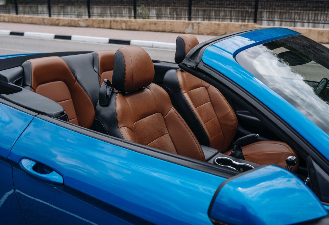 Аренда ford mustang премиум класса 2019 года в городе Москва от 10000 руб./сутки, задний привод, двигатель: бензин, объем 2.3 литра, ОСАГО (Мультидрайв), без водителя, недорого, вид 2 - RentRide
