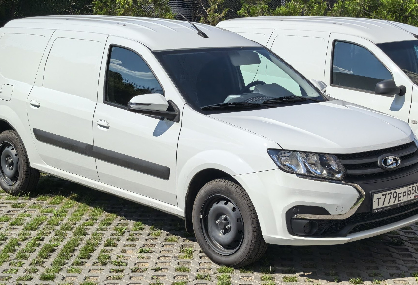 Аренда lada largus эконом класса 2024 года в городе Москва Матвеевское от 3000 руб./сутки, передний привод, двигатель: бензин, объем 1.6 литров, каско (Мультидрайв), ОСАГО (Мультидрайв), без водителя, недорого - RentRide