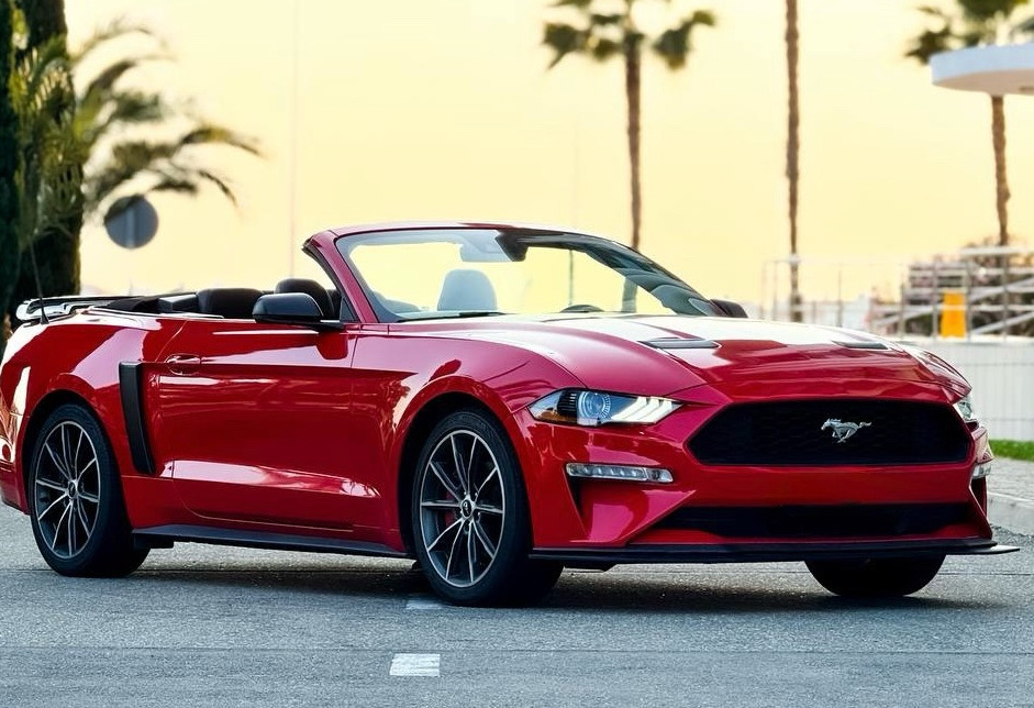 Аренда ford mustang премиум класса 2019 года в городе Москва от 9600 руб./сутки, задний привод, двигатель: бензин, объем 2.3 литра, ОСАГО (Мультидрайв), без водителя, недорого - RentRide