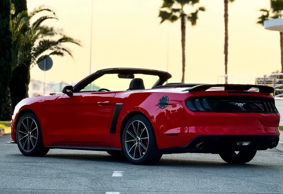 Аренда ford mustang премиум класса 2019 года в городе Москва от 9600 руб./сутки, задний привод, двигатель: бензин, объем 2.3 литра, ОСАГО (Мультидрайв), без водителя, недорого, вид 2 - RentRide