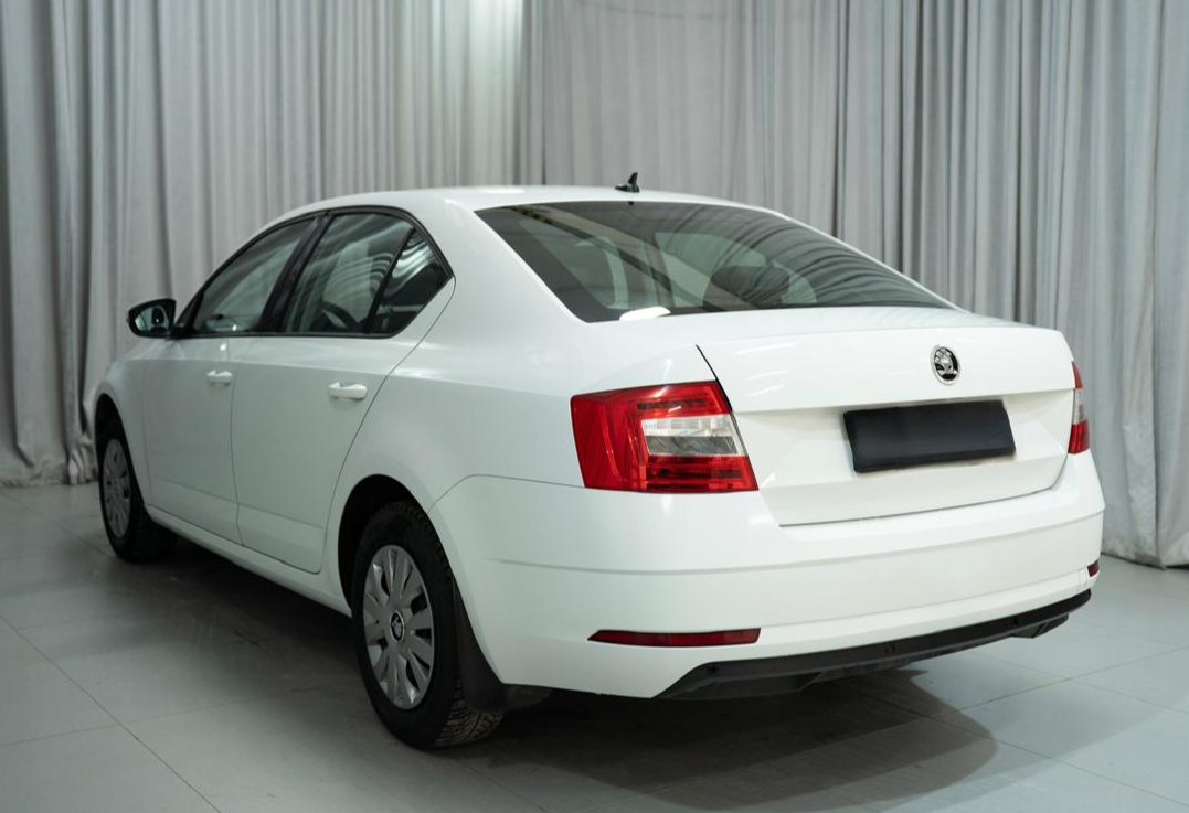 Аренда skoda octavia эконом класса 2019 года в городе Москва Ольховая от 1900 руб./сутки, передний привод, двигатель: бензин, объем 1.6 литров, ОСАГО (Мультидрайв), без водителя, недорого, вид 5 - RentRide