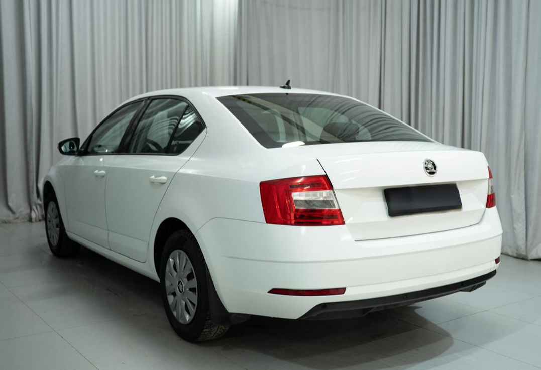 Аренда skoda octavia эконом класса 2019 года в городе Москва Яхромская от 1900 руб./сутки, передний привод, двигатель: бензин, объем 1.6 литров, ОСАГО (Мультидрайв), без водителя, недорого, вид 5 - RentRide