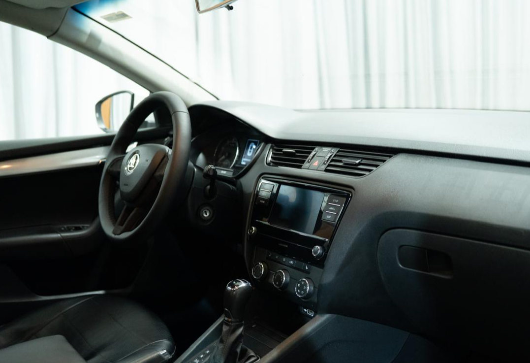 Аренда skoda octavia эконом класса 2019 года в городе Москва Яхромская от 1900 руб./сутки, передний привод, двигатель: бензин, объем 1.6 литров, ОСАГО (Мультидрайв), без водителя, недорого, вид 7 - RentRide