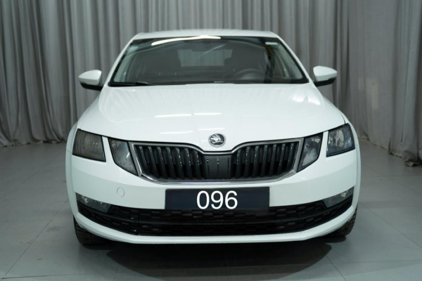 Прокат авто skoda octavia эконом класса 2019 года в городе Москва Яхромская от 1900 руб./сутки, передний привод, двигатель: бензин, объем 1.6 литров, ОСАГО (Мультидрайв), без водителя, недорого - RentRide