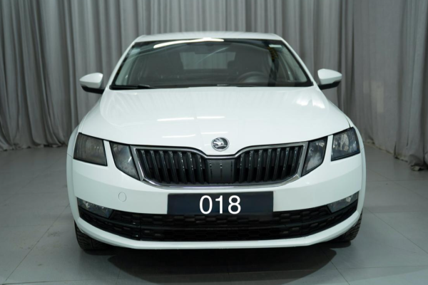 Прокат авто skoda octavia эконом класса 2019 года в городе Москва Яхромская от 1900 руб./сутки, передний привод, двигатель: бензин, объем 1.6 литров, ОСАГО (Мультидрайв), без водителя, недорого - RentRide