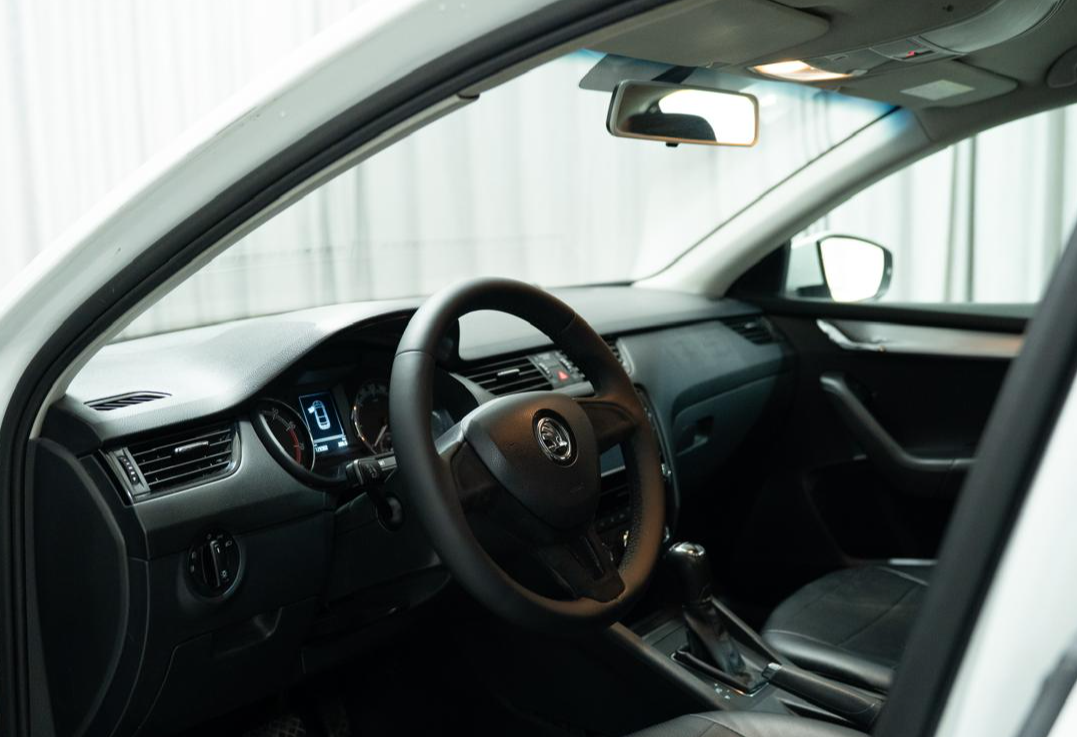 Аренда skoda octavia эконом класса 2019 года в городе Москва Яхромская от 1900 руб./сутки, передний привод, двигатель: бензин, объем 1.6 литров, ОСАГО (Мультидрайв), без водителя, недорого, вид 7 - RentRide