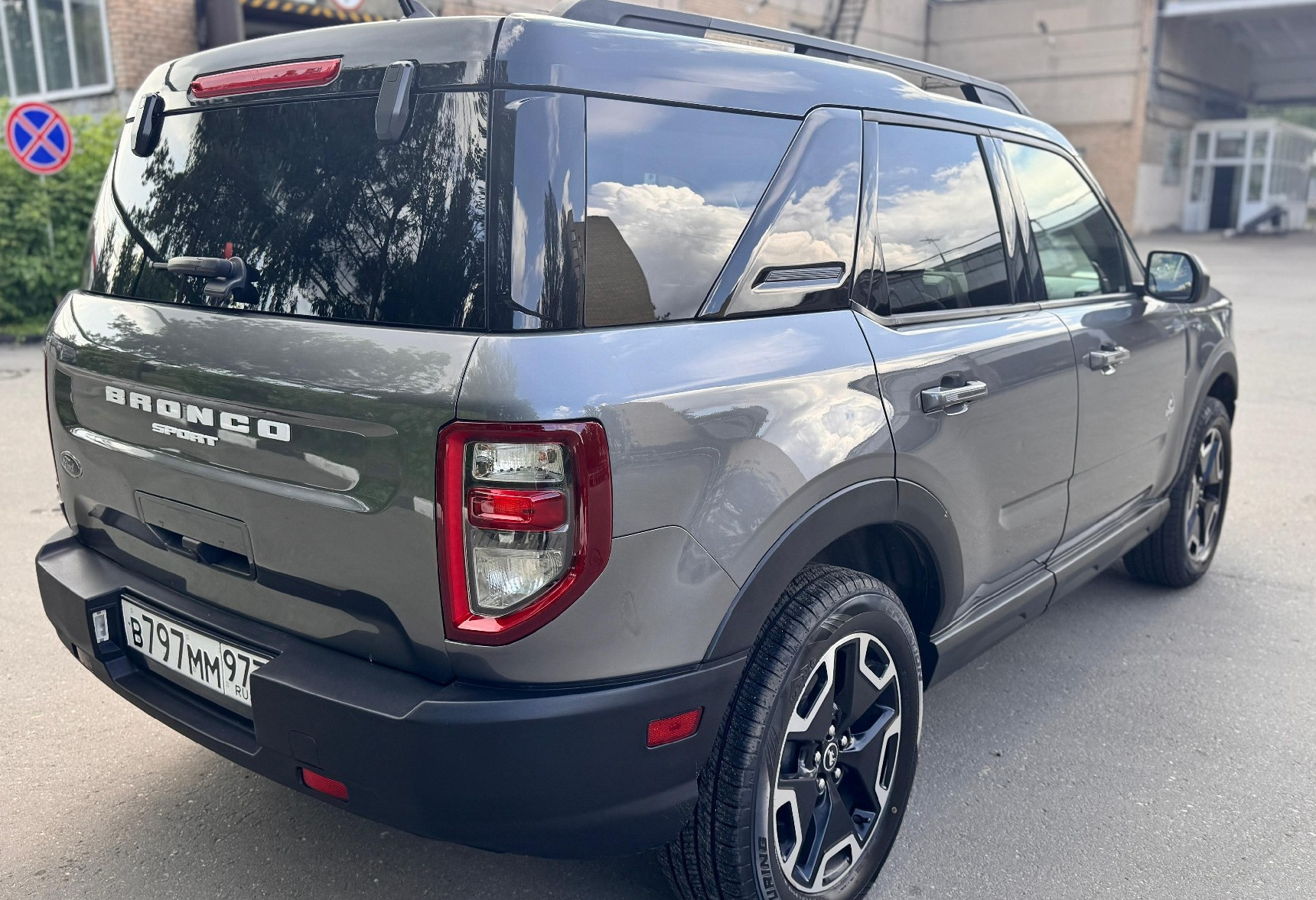 Аренда ford bronco бизнес класса 2021 года в городе Москва Нагорная от 8800 руб./сутки, полный привод, двигатель: бензин, объем 1.5 литров, ОСАГО (Мультидрайв), без водителя, недорого, вид 5 - RentRide