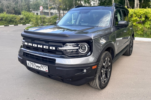 Прокат авто ford bronco бизнес класса 2021 года в городе Москва Нагорная от 8800 руб./сутки, полный привод, двигатель: бензин, объем 1.5 литров, ОСАГО (Мультидрайв), без водителя, недорого - RentRide