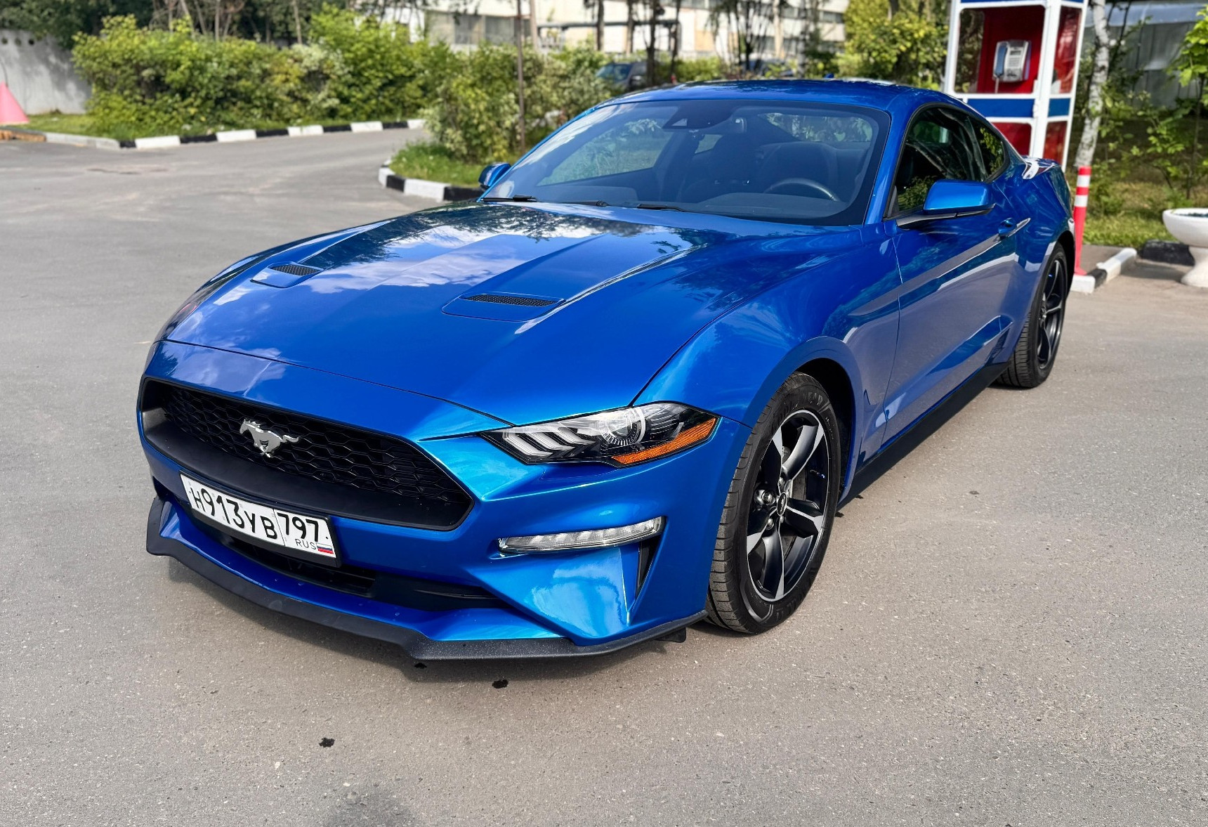 Аренда ford mustang премиум класса 2021 года в городе Москва Нагорная от 11992 руб./сутки, задний привод, двигатель: бензин, объем 2.3 литра, ОСАГО (Мультидрайв), без водителя, недорого - RentRide