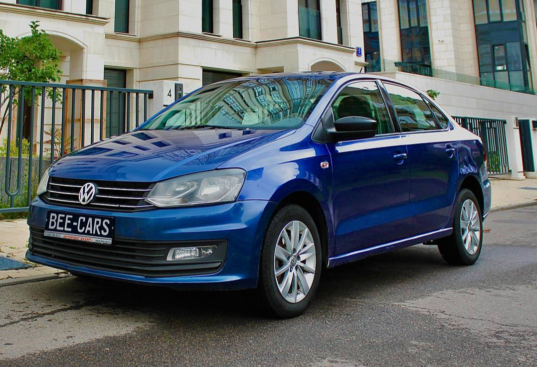 Аренда volkswagen polo эконом класса 2019 года в городе Москва Матвеевское от 2500 руб./сутки, передний привод, двигатель: бензин, объем 1.6 литров, каско (Мультидрайв), ОСАГО (Мультидрайв), без водителя, недорого - RentRide
