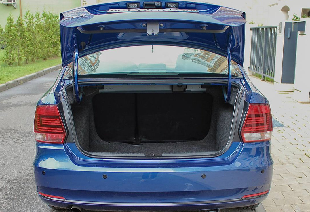 Аренда volkswagen polo эконом класса 2019 года в городе Москва Матвеевское от 2500 руб./сутки, передний привод, двигатель: бензин, объем 1.6 литров, каско (Мультидрайв), ОСАГО (Мультидрайв), без водителя, недорого, вид 6 - RentRide