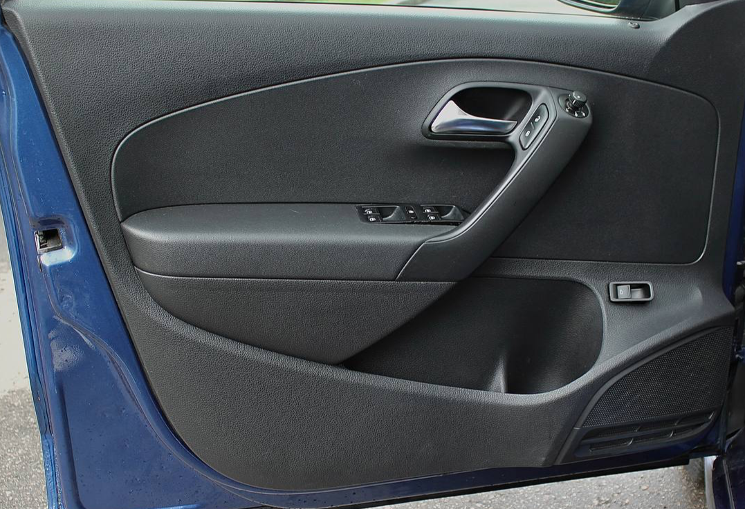 Аренда volkswagen polo эконом класса 2019 года в городе Москва Матвеевское от 2500 руб./сутки, передний привод, двигатель: бензин, объем 1.6 литров, каско (Мультидрайв), ОСАГО (Мультидрайв), без водителя, недорого, вид 5 - RentRide