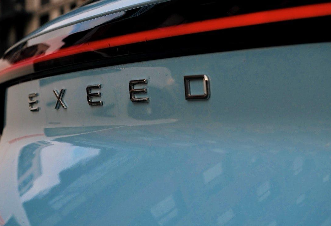Аренда exeed lx комфорт класса 2024 года в городе Москва от 4392 руб./сутки, передний привод, двигатель: бензин, объем 1.6 литров, каско (Мультидрайв), ОСАГО (Мультидрайв), без водителя, недорого, вид 4 - RentRide