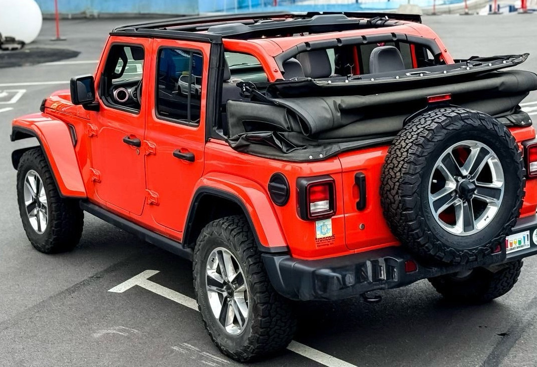 Аренда jeep wrangler премиум класса 2019 года в городе Москва от 16000 руб./сутки, полный привод, двигатель: бензин, объем 2 литра, ОСАГО (Мультидрайв), без водителя, недорого, вид 2 - RentRide