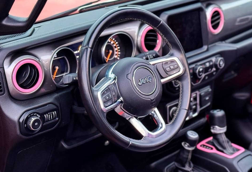 Аренда jeep wrangler премиум класса 2019 года в городе Москва от 16000 руб./сутки, полный привод, двигатель: бензин, объем 2 литра, ОСАГО (Мультидрайв), без водителя, недорого, вид 3 - RentRide
