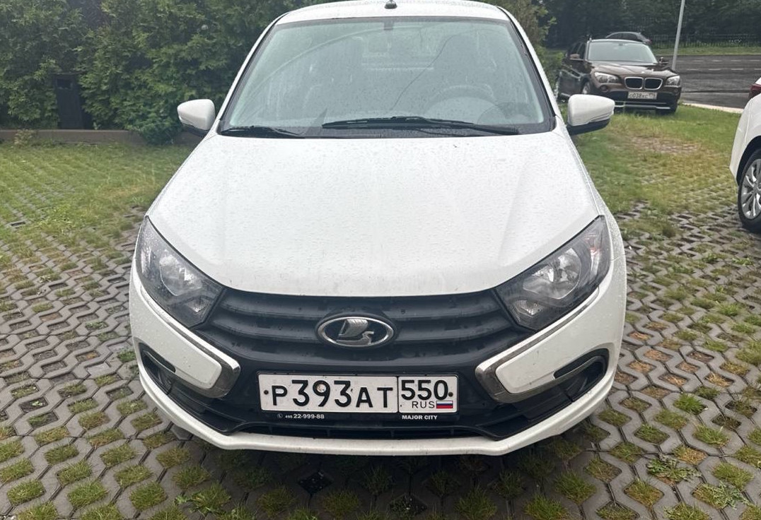 Аренда lada granta эконом класса 2024 года в городе Москва Славянский бульвар от 2500 руб./сутки, передний привод, двигатель: бензин, объем 1.6 литров, ОСАГО (Впишу в полис), без водителя, недорого - RentRide