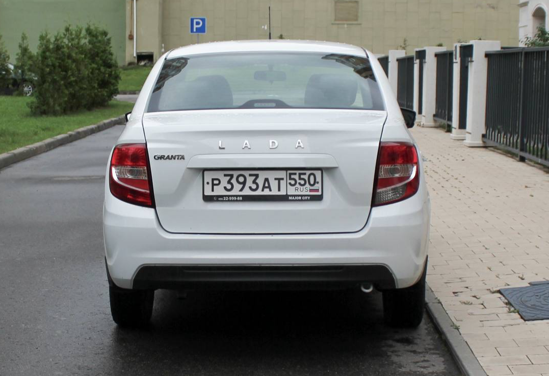 Аренда lada granta эконом класса 2024 года в городе Москва Славянский бульвар от 2000 руб./сутки, передний привод, двигатель: бензин, объем 1.6 литров, ОСАГО (Впишу в полис), без водителя, недорого, вид 9 - RentRide