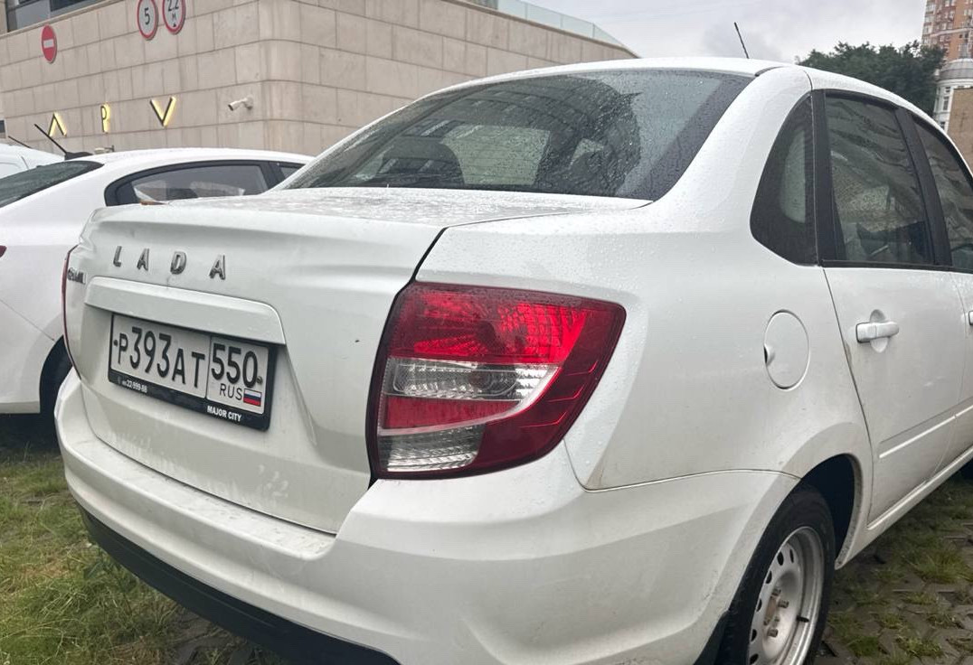 Аренда lada granta эконом класса 2024 года в городе Москва Славянский бульвар от 2500 руб./сутки, передний привод, двигатель: бензин, объем 1.6 литров, ОСАГО (Впишу в полис), без водителя, недорого, вид 2 - RentRide