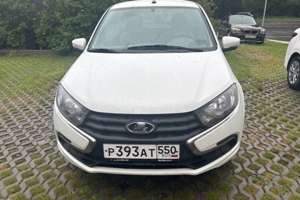 Прокат авто lada granta эконом класса 2024 года в городе Москва Славянский бульвар от 2500 руб./сутки, передний привод, двигатель: бензин, объем 1.6 литров, ОСАГО (Впишу в полис), без водителя, недорого - RentRide