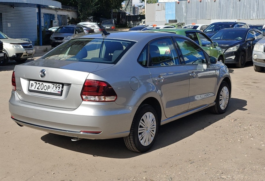 Аренда volkswagen polo эконом класса 2019 года в городе Москва Белорусская от 2240 руб./сутки, передний привод, двигатель: бензин, объем 1.6 литров, ОСАГО (Мультидрайв), без водителя, недорого, вид 3 - RentRide