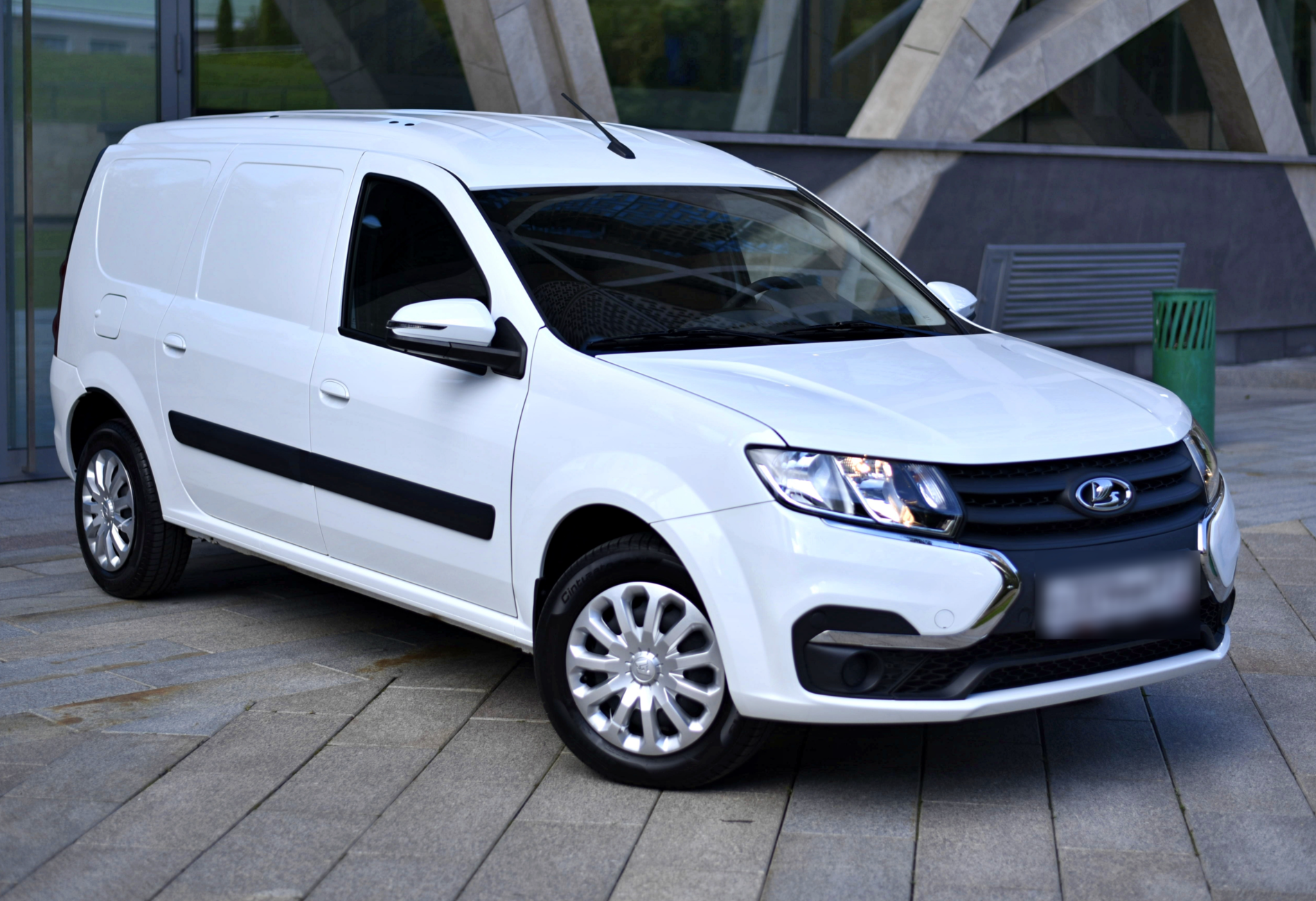 Аренда lada largus-furgon эконом класса 2024 года в городе Москва Румянцево от 2700 руб./сутки, передний привод, двигатель: бензин, объем 1.6 литров, ОСАГО (Мультидрайв), без водителя, недорого, вид 3 - RentRide