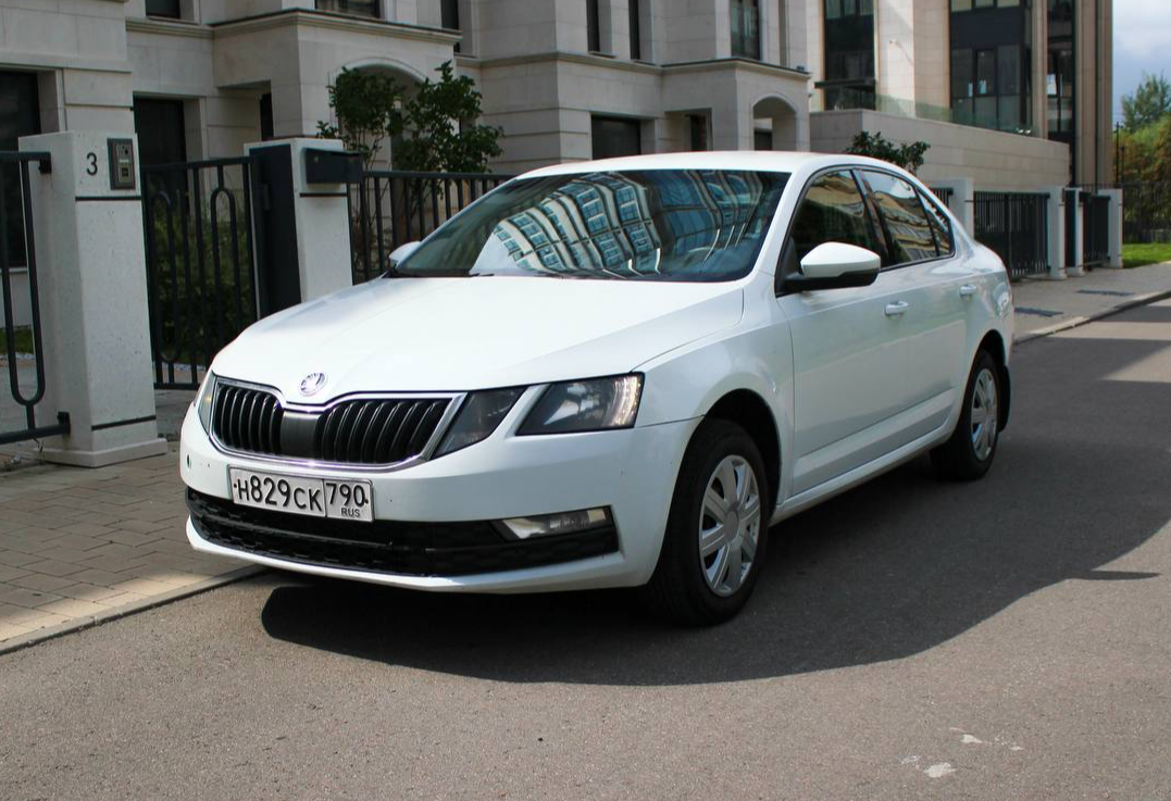 Аренда skoda octavia эконом класса 2018 года в городе Москва Славянский бульвар от 3600 руб./сутки, передний привод, двигатель: бензин, объем 1.6 литров, каско (Мультидрайв), ОСАГО (Мультидрайв), без водителя, недорого - RentRide