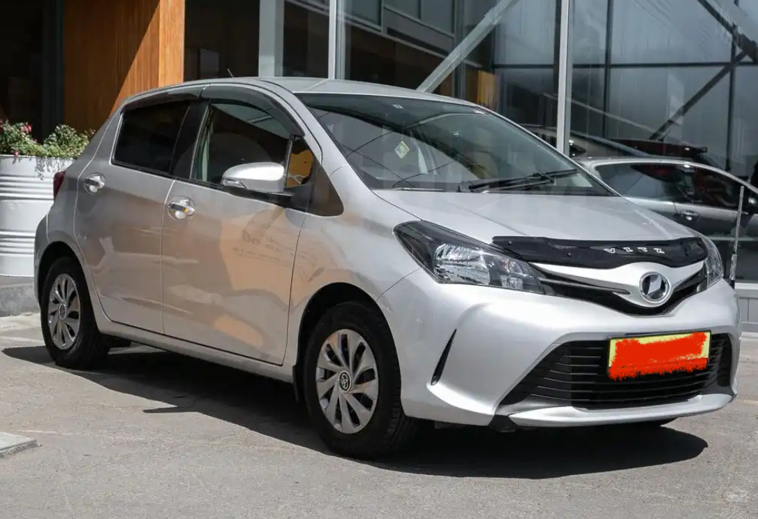 Аренда toyota vitz эконом класса 2015 года в городе Москва от 2200 руб./сутки, передний привод, двигатель: бензин, ОСАГО (Мультидрайв), без водителя, недорого, вид 5 - RentRide