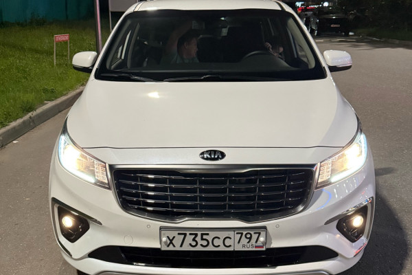 Прокат авто kia carnival эконом класса 2020 года в городе Москва Проспект Вернадского от 7000 руб./сутки, передний привод, двигатель: дизель, объем 2.2 литра, без водителя, недорого - RentRide