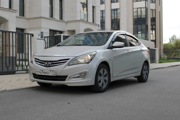 Прокат авто hyundai solaris эконом класса 2015 года в городе Москва Славянский бульвар от 2400 руб./сутки, передний привод, двигатель: бензин, объем 1.6 литров, каско (Мультидрайв), ОСАГО (Мультидрайв), без водителя, недорого - RentRide