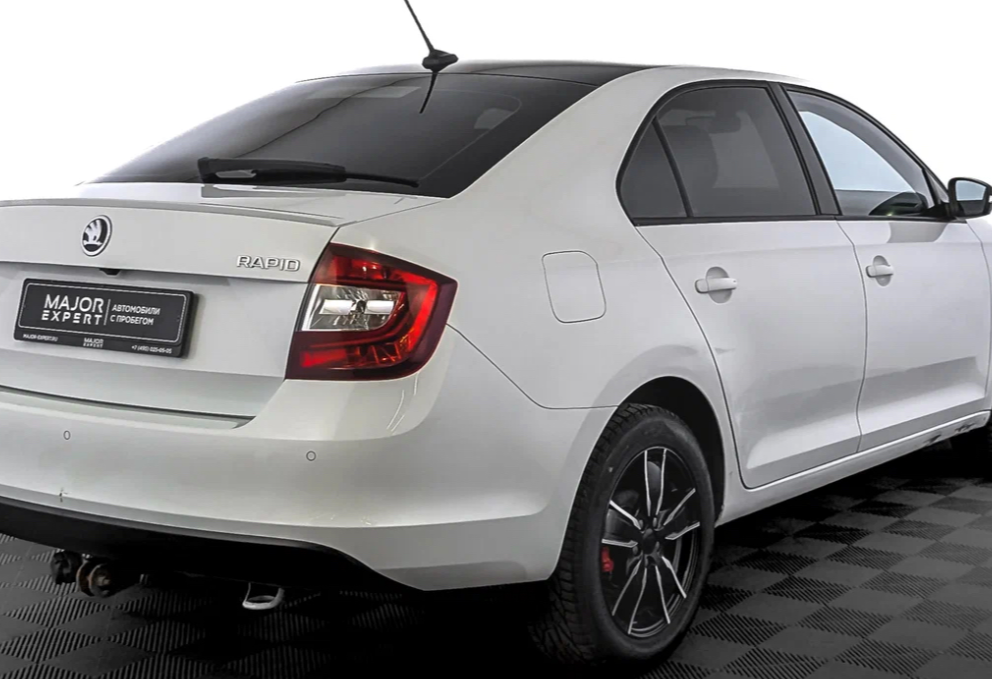 Аренда skoda rapid эконом класса 2018 года в городе Москва Медведково от 1720 руб./сутки, передний привод, двигатель: бензин, объем 1.4 литра, каско (Мультидрайв), ОСАГО (Мультидрайв), без водителя, недорого, вид 3 - RentRide