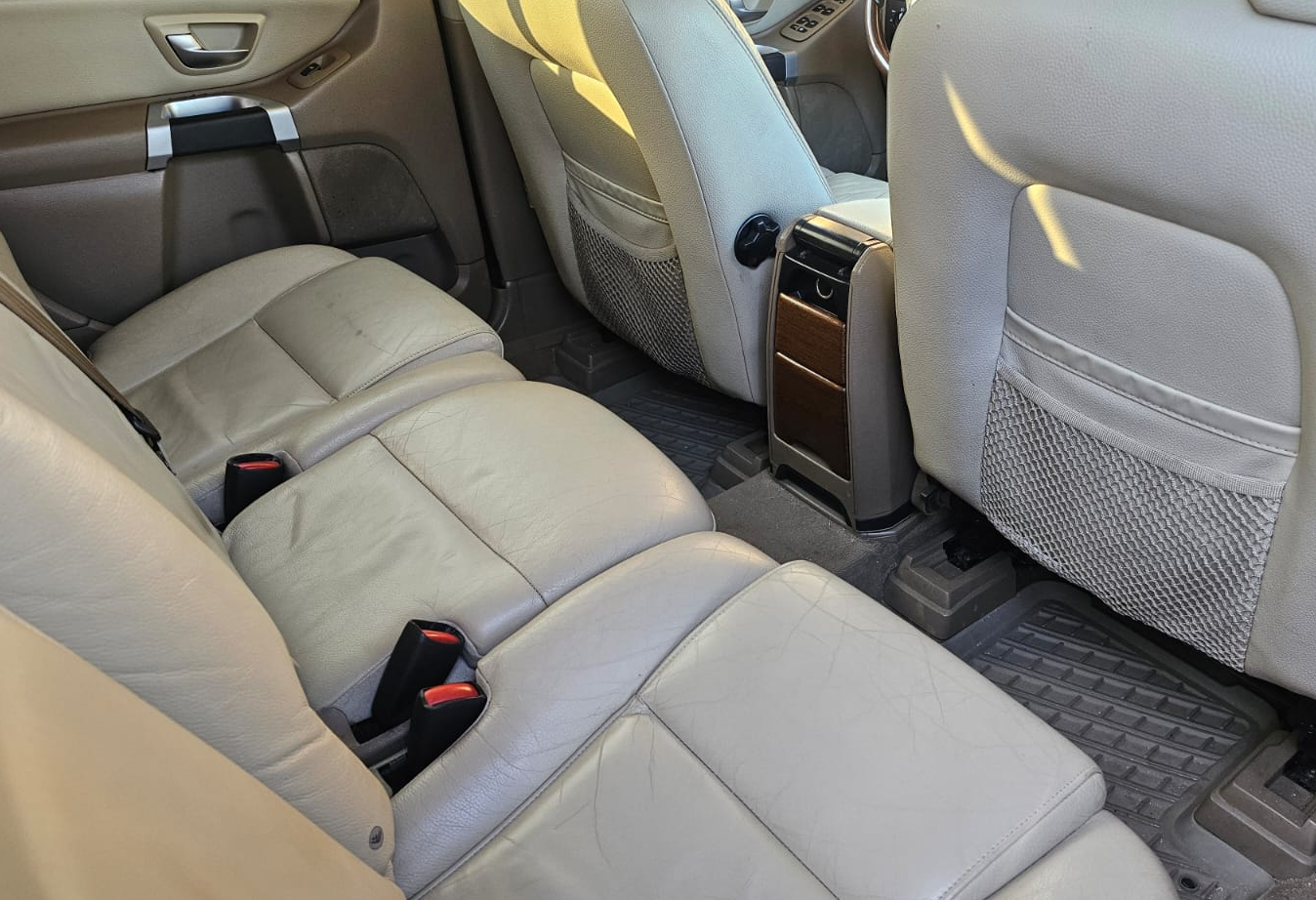 Аренда volvo xc90 комфорт класса 2006 года в городе Москва Прокшино от 4960 руб./сутки, полный привод, двигатель: бензин, объем 2.5 литров, ОСАГО (Впишу в полис), без водителя, недорого, вид 7 - RentRide