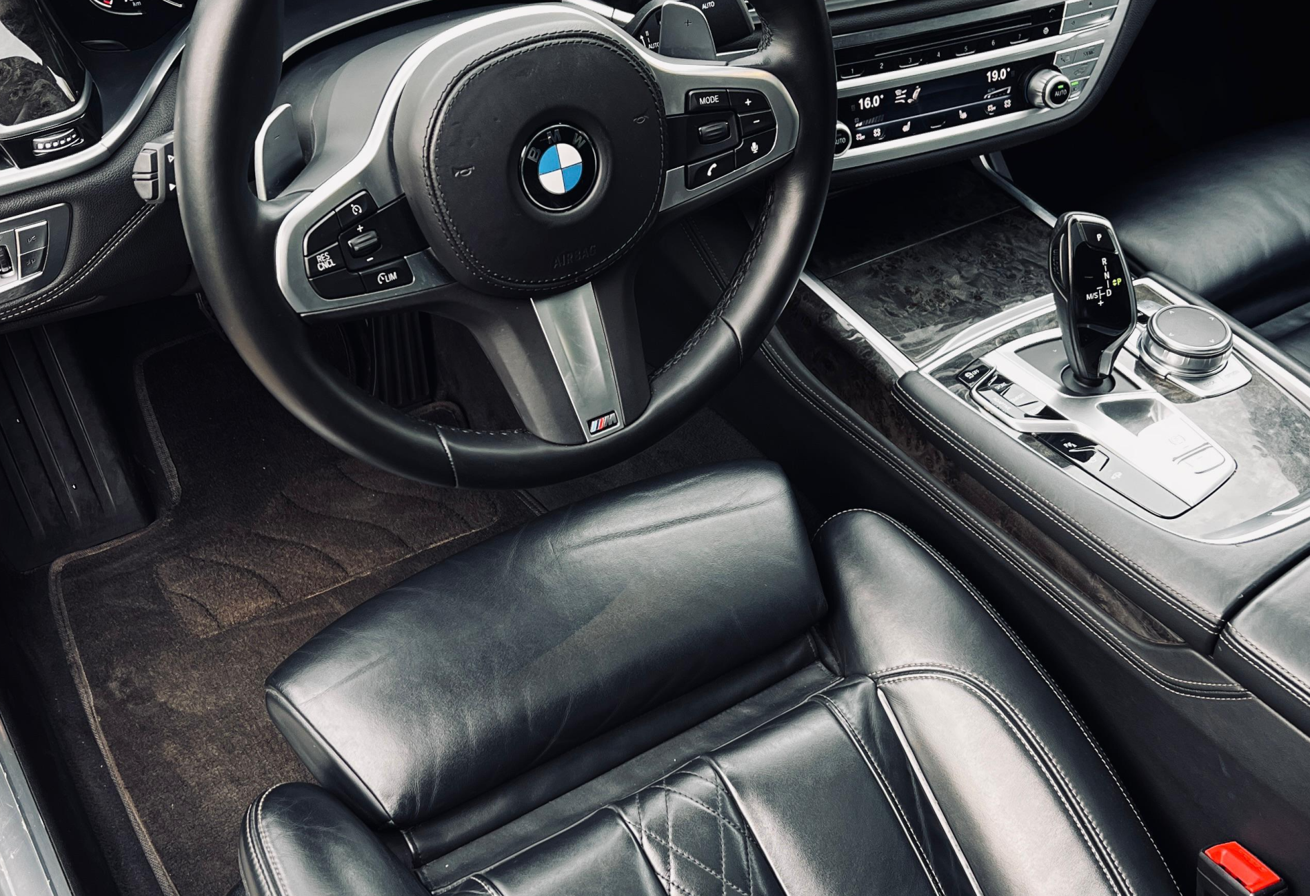 Аренда bmw 7-serii премиум класса 2018 года в городе Москва от 12000 руб./сутки, полный привод, двигатель: бензин, объем 3 литра, ОСАГО (Впишу в полис), без водителя, недорого, вид 3 - RentRide