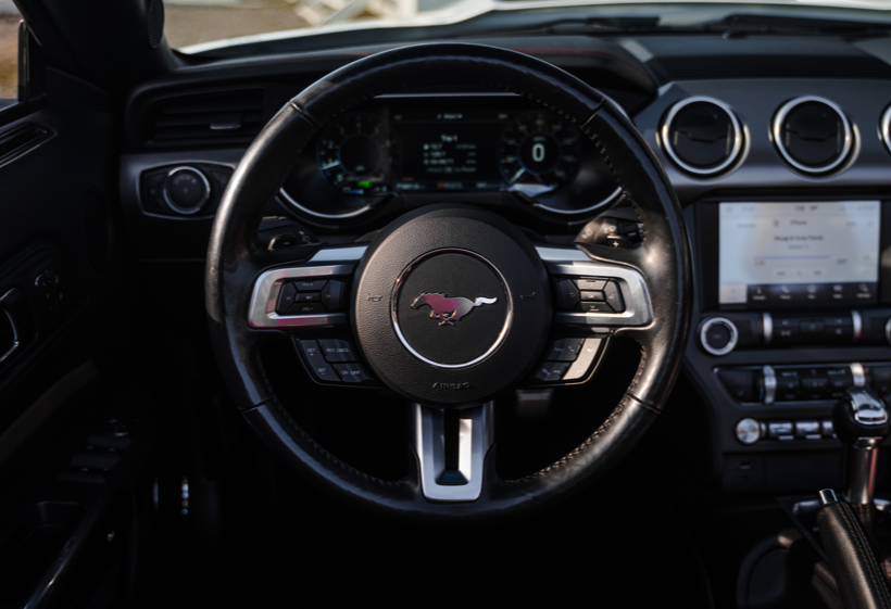 Аренда ford mustang премиум класса 2020 года в городе Москва от 16800 руб./сутки, задний привод, двигатель: бензин, объем 2.3 литра, ОСАГО (Впишу в полис), без водителя, недорого, вид 4 - RentRide