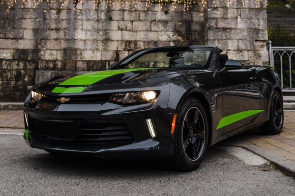 Прокат авто chevrolet camaro премиум класса 2017 года в городе Москва от 15200 руб./сутки, задний привод, двигатель: бензин, объем 2 литра, ОСАГО (Впишу в полис), без водителя, недорого - RentRide
