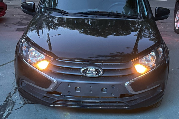 Прокат авто lada granta эконом класса 2024 года в городе Москва Октябрьское поле от 1750 руб./сутки, передний привод, двигатель: бензин, объем 1.6 литров, ОСАГО (Впишу в полис), без водителя, недорого - RentRide