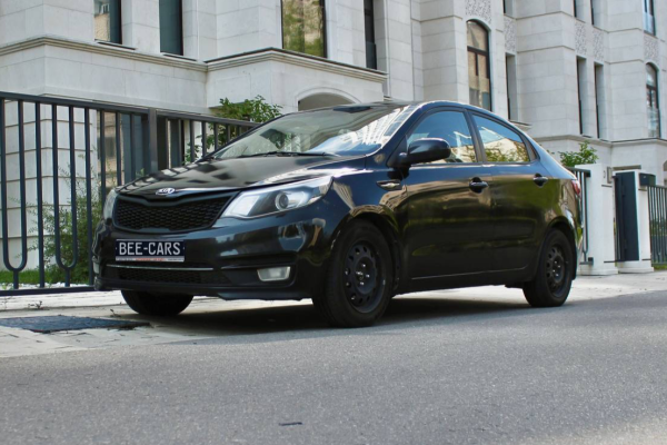 Прокат авто kia rio эконом класса 2017 года в городе Москва Славянский бульвар от 2160 руб./сутки, передний привод, двигатель: бензин, объем 1.4 литра, каско (Мультидрайв), ОСАГО (Мультидрайв), без водителя, недорого - RentRide